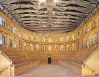Le gradinate di Teatro Farnese sono state interamente costruite in legno.